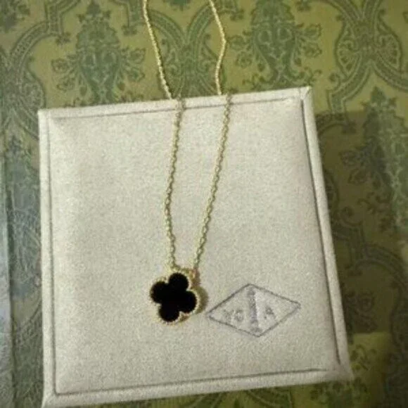 Van cleef & Arpels Vintage Alhambra Necklace